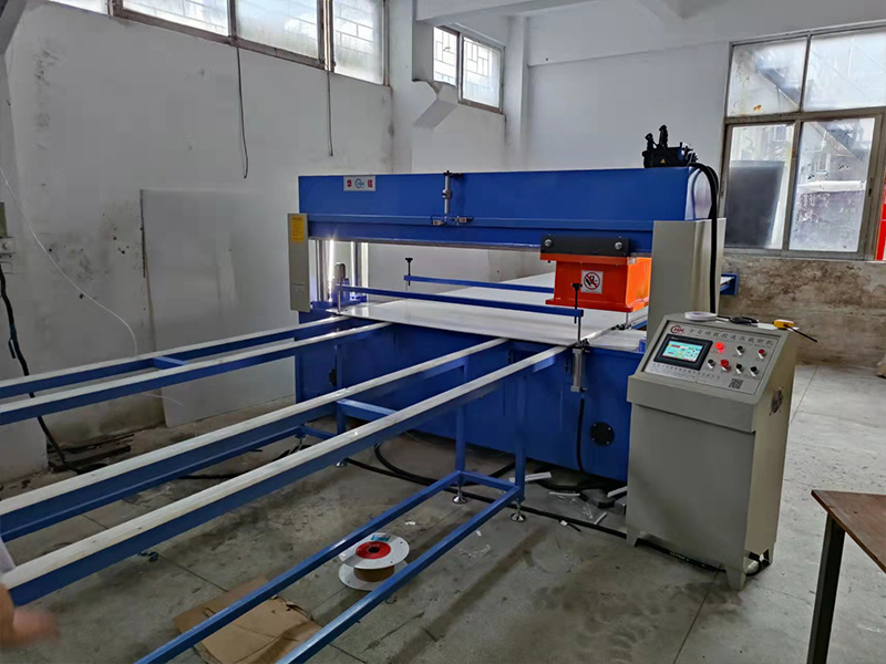 裁斷機的沖程上下限的位置